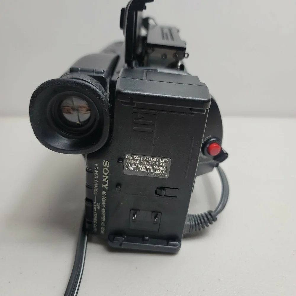 Sony Video Hi-8 Handycam CCD-TR400 Camcorder As Is NO work selling just for part